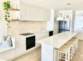 Monterey Lodge - Unit 18, 27 Warne Terrace, Kings Beach Caloundra