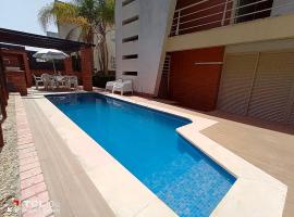 Sesimbra Charming Pool Duplex BBK & Garden, hotel u gradu Sezimbra
