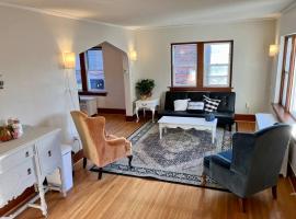 The Parsonage of Marshall-4BR 2BA Entire House, casa de campo em Marshall