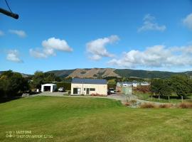 Flying Plate Saloon, hotel with parking in Waimate