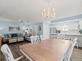 Contemporary Bungalow / West End PCB / Available NOW! / Perfect for Family