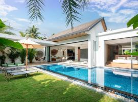 Cozy Pool Villa Naiyang Beach، فيلا في Ban Sakhu