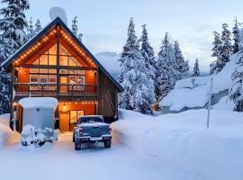 Walk-In Skiing/Tubing Across at Summit East, cottage a Snoqualmie Pass