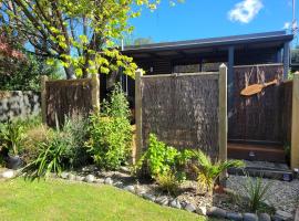 Whare-iti / Little house, hotel em Motueka