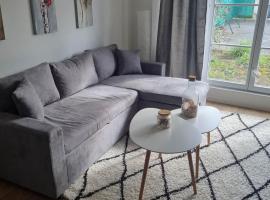 The Grey studio, hotel bajet di Saint-Michel-sur-Orge