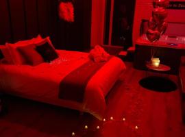 L'Evasion chambre MONTMARTRE avec Jacuzzi privatif, bed and breakfast en Prinquiau