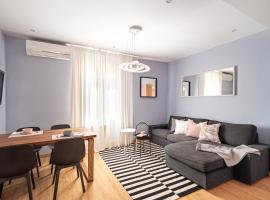 Three bedrooms apartment, hotel near Monumental Metro Station, Barcelona