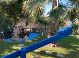 Giannis Villa near the Beach with full Privacy: Kalamaki şehrinde bir otel