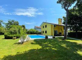 Fantastic Villa with pool for 5 people on the island of Albarella: Palazzo Vianello şehrinde bir otoparklı otel