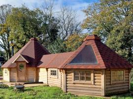 Antler Lodge, cabin in Rushton Spencer