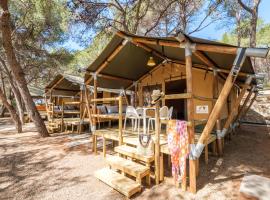 Camping Torre de la Mora, Playa Waikiki-ströndin í Tarragona, Tamarit, hótel í nágrenninu