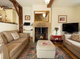 Characterful 2 bed cottage in excellent location, hotel i nærheden af Chatsworth House, Baslow