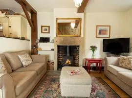 Characterful 2 bed cottage in excellent location