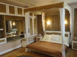 Classic Apartment on Kievyan