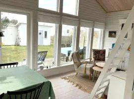 Havsnära arkitektritad stuga i Ölmanäs, Gårda brygga