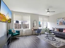 Ideal Condo Next Door to French Quarter