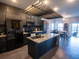 Brooklynn's Bay, Elegant Lakefront Condo Retreat, דירת קונדו בהוט ספרינגס