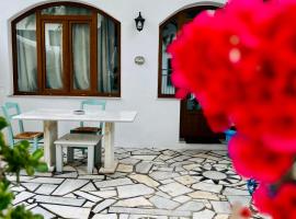 Pallada Boutique Tinos: Tinos şehrinde bir otel