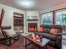 Townhouse With Free Shuttle To Tremblant Resort, hotel near Scandinave Spa, Mont-Tremblant