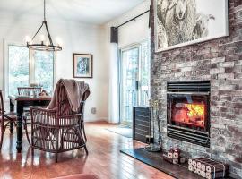 Le Champetre Tremblant 2bdrs Condo W Fireplace, hotell i Mont-Tremblant