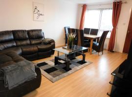 2 bed Apt on Quiet Cul-de-Sac, Fab Location, hotel with parking in Paisley