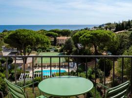 Hôtel du Parc Cavalaire sur Mer, hotel v mestu Cavalaire-sur-Mer