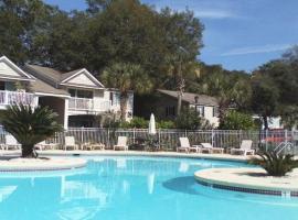 E10 comfortable and neat 2 bedroom 2 bath, Cottage in St. Simons Island