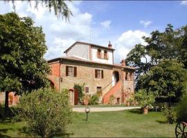 Agriturismo Podere Caggiolo - Swimming Pool & Air Conditioning, hotel med parkering i Marciano