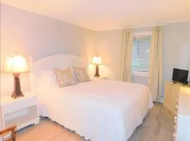 E11 Peaceful bedroom two bath Ground Level New Shower and Floors Come make some family memories