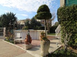VILLA LE FATE dimora di Charme con piscina – hotel w mieście Lazise