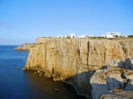 Villa MORELL, hotel in Cala Morell