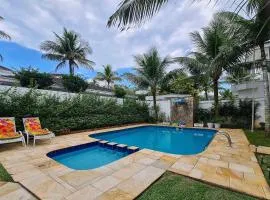 Casa com piscina, varanda e lazer em condomínio