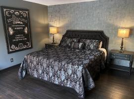 Phantom History House - Ouija Room, cheap hotel in Tampa