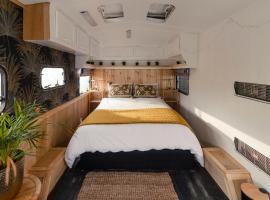 TREKOS GLAMPING, tenda mewah di Jacobs Bay