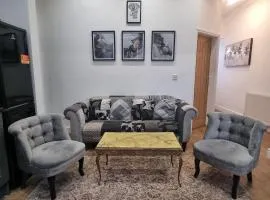 Cheerful 4 bedroom close to Uclan, Preston City Center