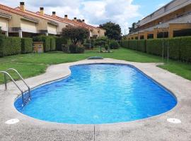 Apartamento Portosin con piscina al lado de la playa – obiekty na wynajem sezonowy w mieście Linteiros