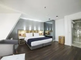 En Otel Karaca