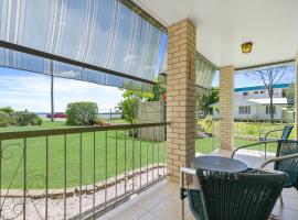 Dolphin View on South Esplanade, beach rental in Bongaree