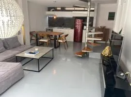 Modern Maisonette / beach 5 min!