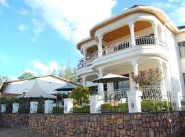 Step Town, hotel perto de Kigali Genocide Memorial, Kigali