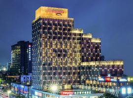 Hampton by Hilton Zhuhai Gongbei Port, hotell i Zhuhai