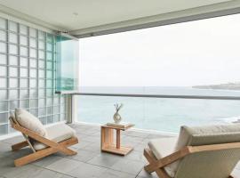 Oceanfront Tamarama Apartment: Best View in Sydney，雪梨的海濱度假屋