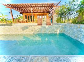 Rancho Oco Pinewood Villa with Swimming Pool, hytte i Nasugbu