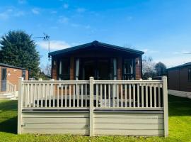 Dakota Lodge with Hot Tub, hotel v destinaci York