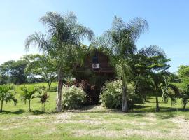 Pilgrims Paradise Cabin 2, villa in San Ignacio