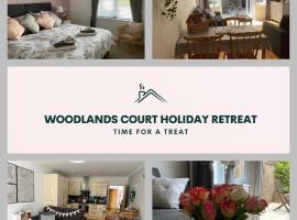 Woodlands Court Holiday Retreat: Paulton, Farrington Golf Club yakınında bir otel