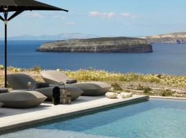 Absolute Paradise Santorini, hotel with jacuzzis in Akrotiri