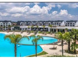 Home away from home, hotel de playa en Avondzon