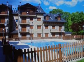 Benasque में, होटल Apartamentos Nevados 28122