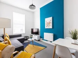 Judah Suites by Koya Homes - TV Bed Apartment, Central High Street, Free Parking